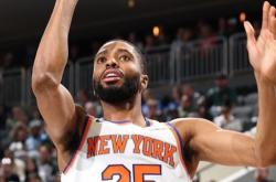 华体会APP-尼克斯大胜雄鹿，兰多夫关键三分