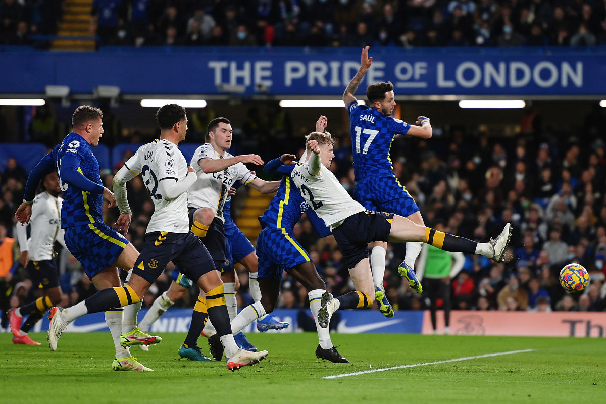 切尔西主场惨败,再度落后争冠对手 切尔西主场惨败,再度落后争冠对手