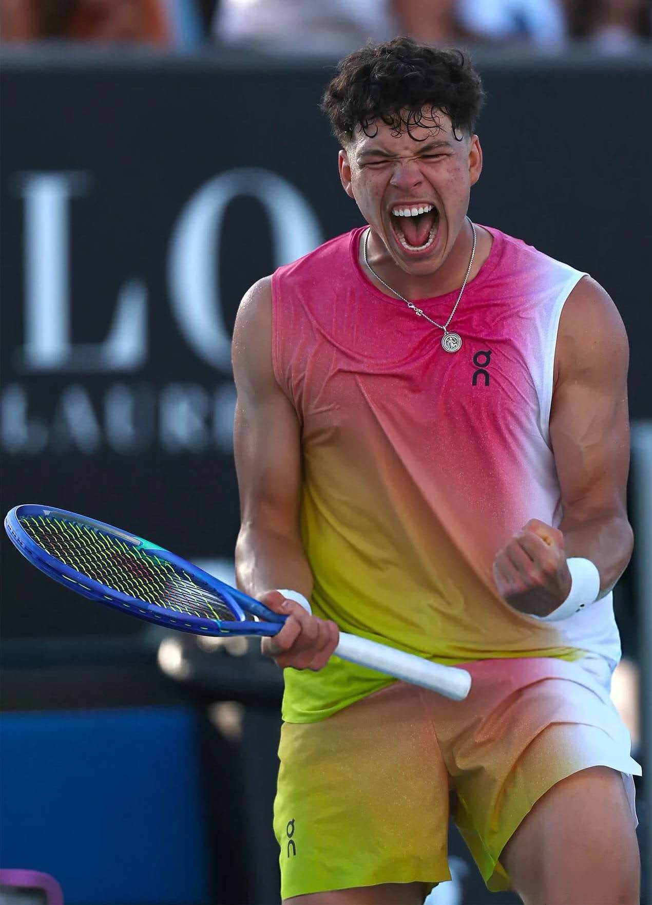 包含戴维斯杯完胜年终总决赛，阿尔卡拉斯关键制胜的词条